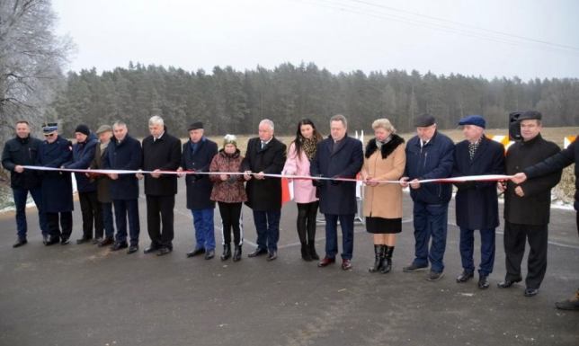 Nowa droga w gminie Raczki Otwarcie wyremontowanej drogi powiatowej Karasiewo - Raczki