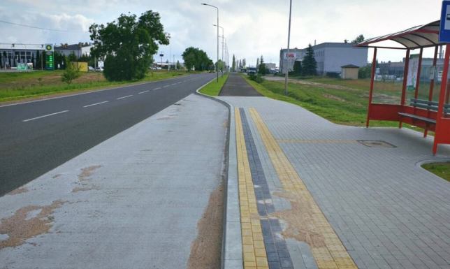Nowa ścieżka rowerowa i zatoki autobusowe przy Raczkowskiej Zakończyła się budowa ciągu pieszo-rowerowego przy ulicy Raczkowskiej