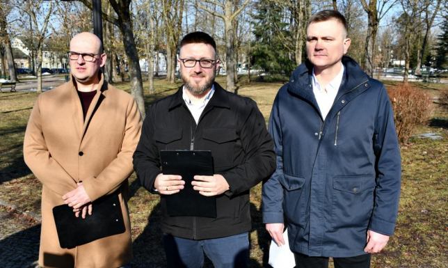 Członkowie Ruchu Narodowego z Suwałk przygotowali wniosek do prezydenta