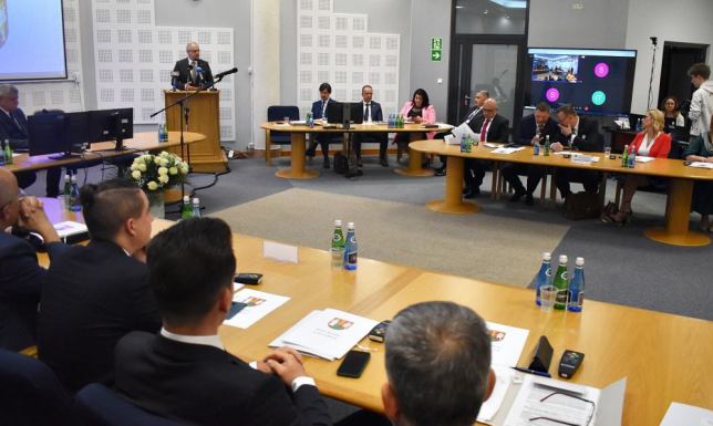 modernizacja sali sesyjnej im. J. Gajewskiego oraz sali ślubów