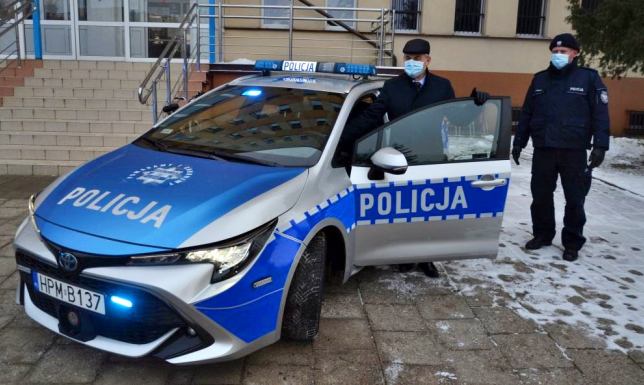 Nowe radiowozy suwalskich policjantów Dwie Toyoty Corolla z hybrydowymi silnikami trafiły do Policji w Suwałkach