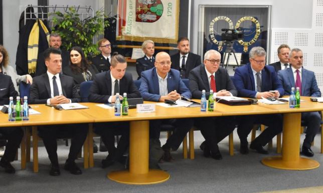 Temat zatrzymania młodych ludzi w Suwałkach i stworzenia im odpowiedniej przestrzeni