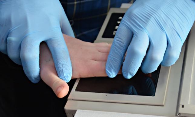 Zarzut kradzieży szczególnie zuchwałej usłyszała 18-latka z Suwałk