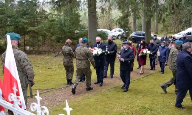 81. rocznica rozstrzelania członków Tymczasowej Rady Ziemi Suwalskiej Uroczystości upamiętniające 13 członków Tymczasowej Rady Ziemi Suwalskiej