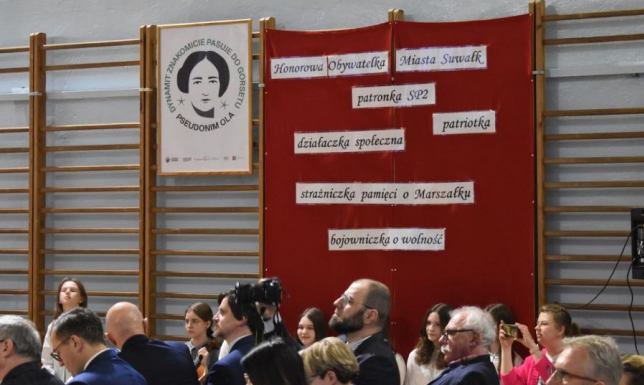 postęp prac związanych z budową pomnika Aleksandry Piłsudskiej