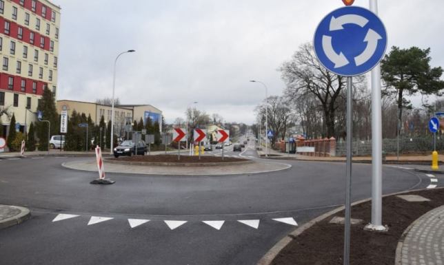 rondo u zbiegu ulic Wojska Polskiego, Łąkowej i Zastawie im. józega Gajewskiego