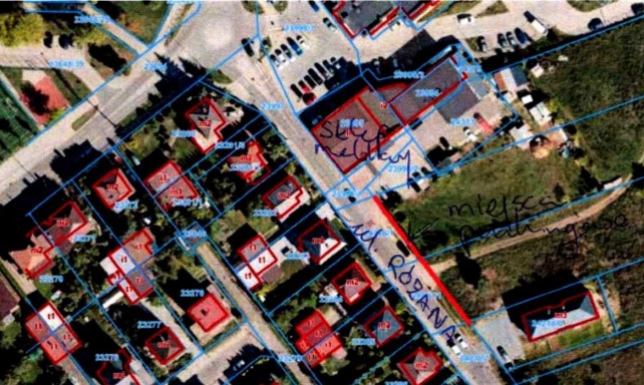 Brakuje miejsc parkingowych przy ul. Różanej zaprojektowanie i wybudowanie w pasie drogowym miejsc parkingowych