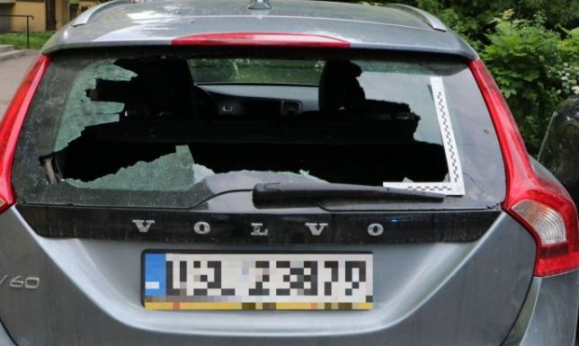 policjanci zatrzymali 28-latka, który uszkodził dwa samochody