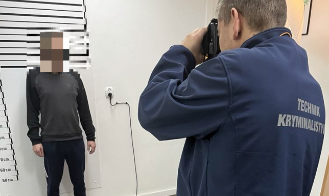Rozbój w Suwałkach. 41-latek pobity pięściami i kijem Do suwalskich policjantów zgłosił się zakrwawiony mężczyzna
