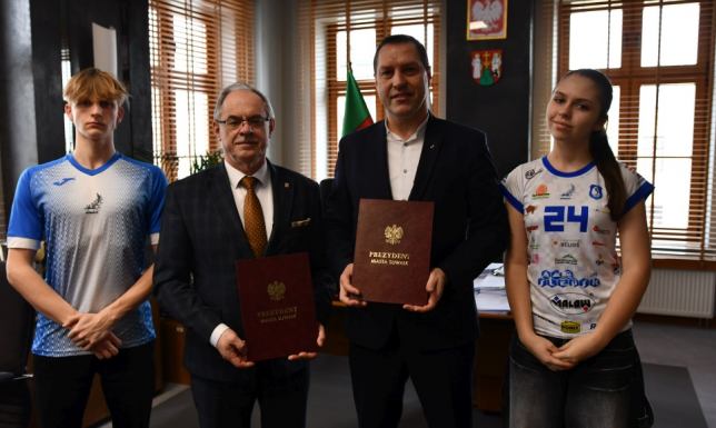 Prezydent Suwałk podpisał umowę z Dariuszem Ułanowiczem