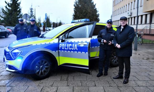 Kia Sportage przekazana policjantom z Komendy Miejskiej Policji w Suwałkach