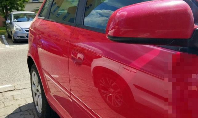 Doprowadziła do kolizji po czym porysowała auto kamieniem 50-letnia kobieta porysowała kamieniem karoserię audi
