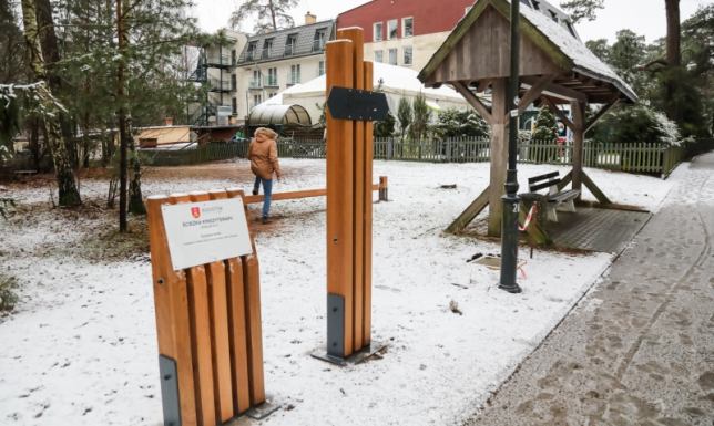 Osiem stacji tworzących ścieżkę kinezyterapii w Augustowie