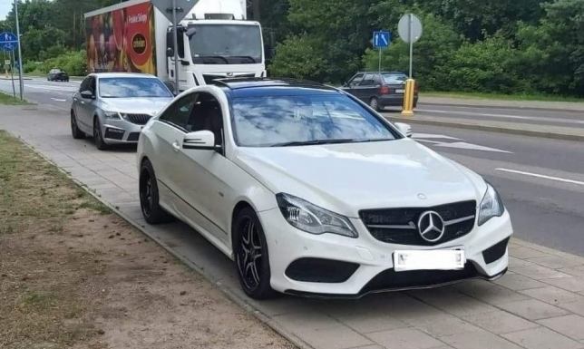 Podczas ucieczki jeden z mężczyzn potrącił funkcjonariusza Straży Granicznej.