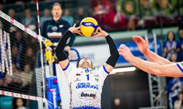 Wicemistrzowie Polski wywożą z Suwałk trzy punkty Ślepsk Malow Suwałki - Jastrzębski Węgiel 0:3