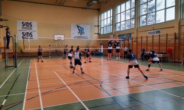 Trzy wygrane SUKSS na zakończenie roku Suwalski Uczniowski Klub Sportowy Siatkówki, SP 10