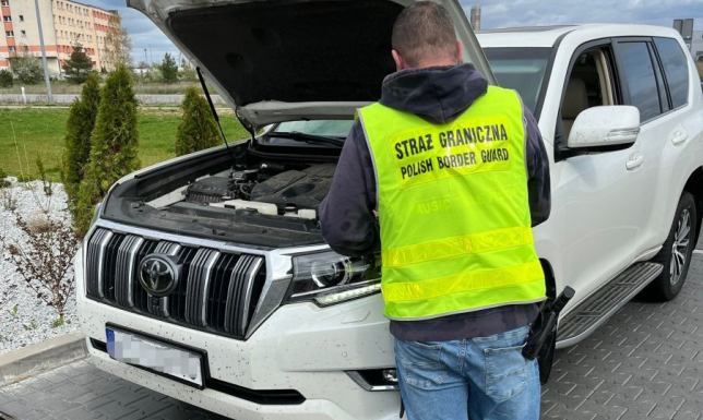 Odzyskali skradzione auto odzyskali kradzione auto marki Toyota Land Cruiser warte ponad 210 tys. zł
