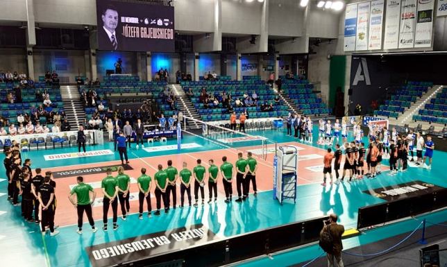 Trwa XII Memoriał Józefa Gajewskiego W hali Suwałki Arena trwa siatkarski memoriał