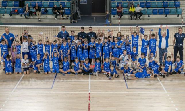 Młodzi adepci siatkówki rywalizowali o pamiątkowe statuetki