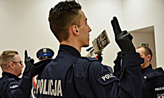 Nowi funkcjonariusze w szeregach suwalskiej policji Ślubowanie policjantów, KMP Suwałki