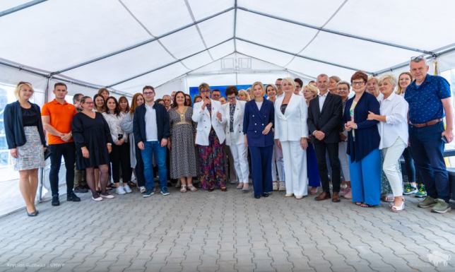 wykłady specjalistów z dziedziny m.in. psychiatrii, psychoterapii czy geriatrii