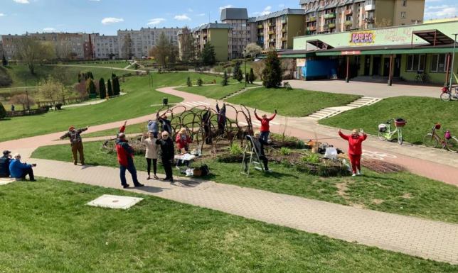 Odbudowali kopułę społeczną, znajdującą się na Kaczym Dołku. 