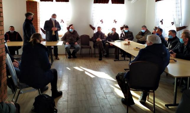 Problem rolników z żubrami Mieszkańcy wsi Skieblewo mają problem ze stadem żubrów z Puszczy Augustowskiej