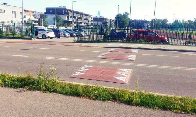 Progi zwalniające pojawiły się przed kilkoma dniami na ulicy Sportowej w Suwałkach