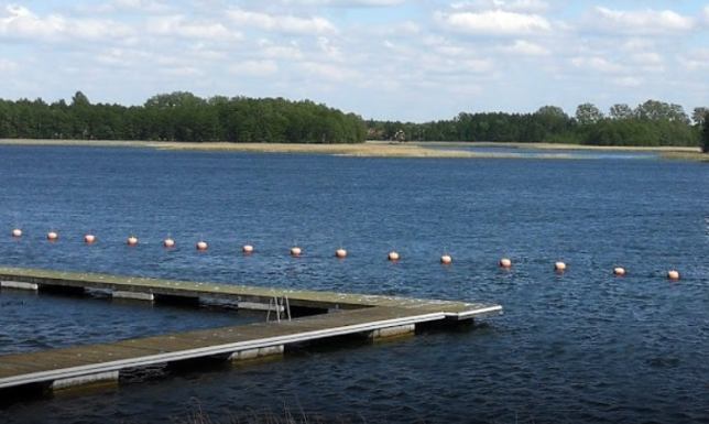  woda na kąpielisku PTTK w Starym Folwarku na jeziorze Wigry jest przydatna do kąpieli