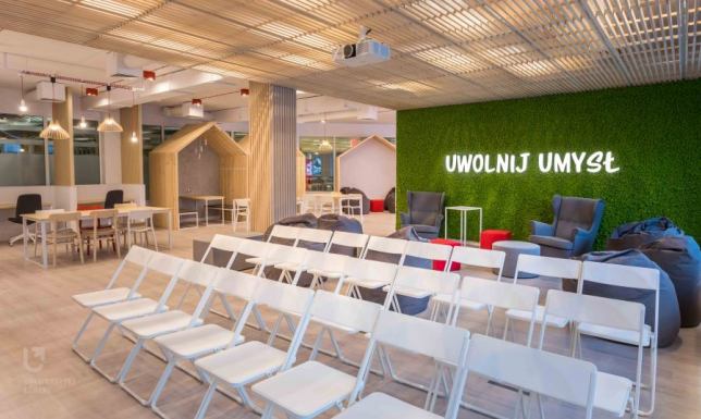 Nowoczesna strefa coworkingowa w bibliotece UŁ dzięki firmie Rossmann