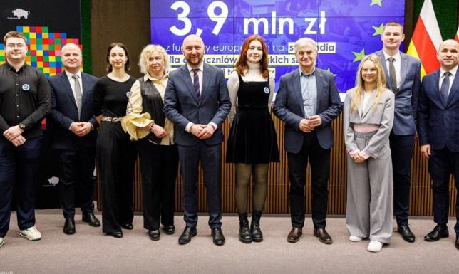 Pierwszy program stypendialny dla uczniów szkół zawodowych Stypendia w wysokości 6. tysięcy złotych trafią do 646 uczniów