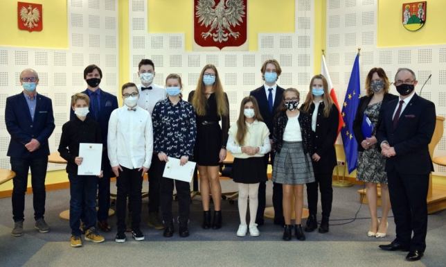 Dziesięcioro uzdolnionych artystycznie uczniów suwalskich szkół otrzymało stypendia