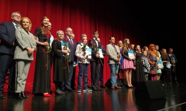 Stypendia i nagrody za osiągnięcia kulturalne