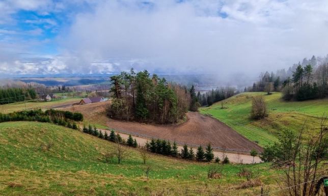 Wyścig w formule gravel, czyli ścigania się po drogach o nawierzchni szutrowej