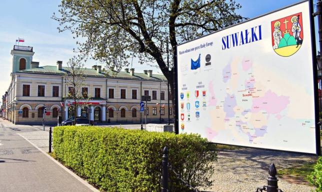 Przetarg na wykonanie świetlnego napisu 3D „Suwałki”, wpłynęła jedna oferta