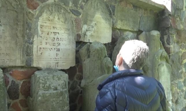 prezentuje część zasobów zgromadzonych przez Pracownię Digitalizacji i Historii Mówionej.