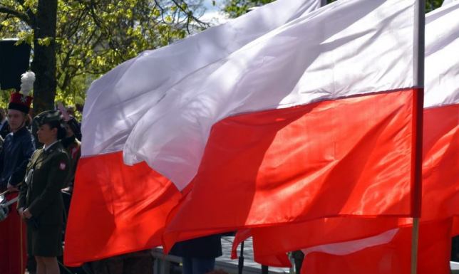 wystąpienia okolicznościowe i złożenie kwiatów pod Dębem Wolności