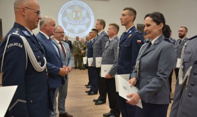 Funkcjonariusze otrzymali awanse na wyższe stopnie służbowe i nagrody