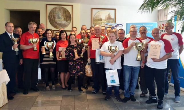 Oddają krew i grają w szachy