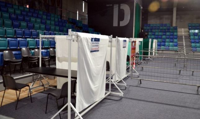 Ruszają szczepienia w Suwałki Arenie hala Suwałki Arena masowym punktem szczepień