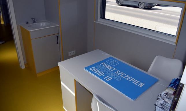 osoby, które ukończyły 50 lat, będą mogły otrzymać przypominającą szczepionkę