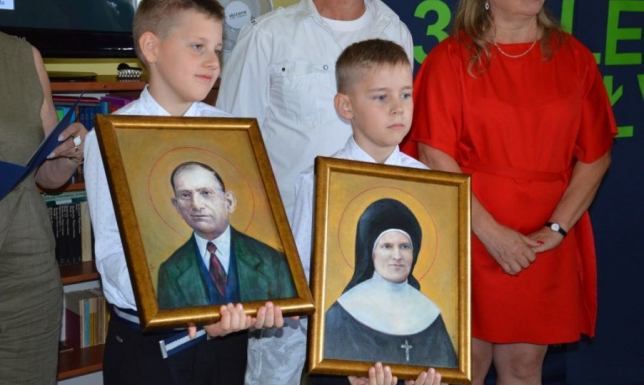 Szkoła Polsko-Romska ma 30 lat społeczność Parafialnej Podstawowej Szkoły Polsko-Romskiej w Suwałkach