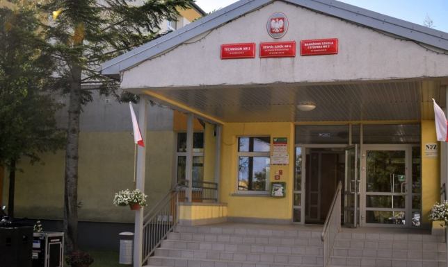 przetarg na wykonanie w budynku Zespołu Szkół nr 6 szybu windowego