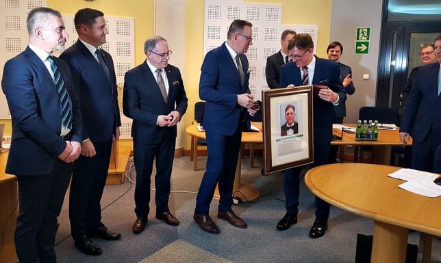 Jerzy Szleszyński z tytułem „Zasłużony dla Miasta Suwałk" radni postanowili nadać tytuł „Zasłużony dla Miasta Suwałk" prezesowi SKB