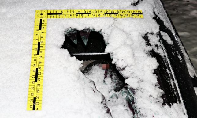 wybił dwie szyby w zaparkowanym bmw na jednej z posesji w gminie Przerośl