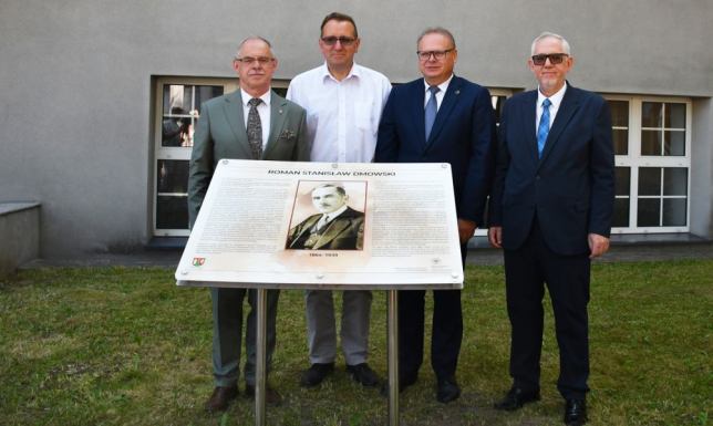władze miasta oficjalnie odsłoniły pamiątkową tablicę na ul. Kościuszki