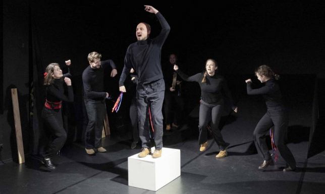 14 spektakli i performensów, 2 koncerty, 3 pokazy filmowe, 8 propozycji warsztatowych