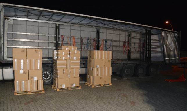 Nielegalny przemyt papierosów przez granicę