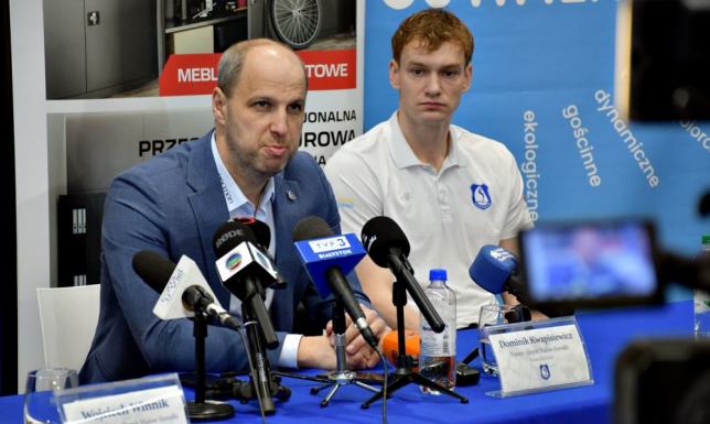 Kontrakt z klubem przedłużył z kolei kapitan Bartosz Filipiak.