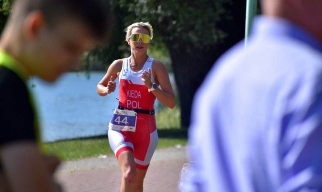 Triathlon to dyscyplina sportowa będąca kombinacją pływania, kolarstwa i biegania